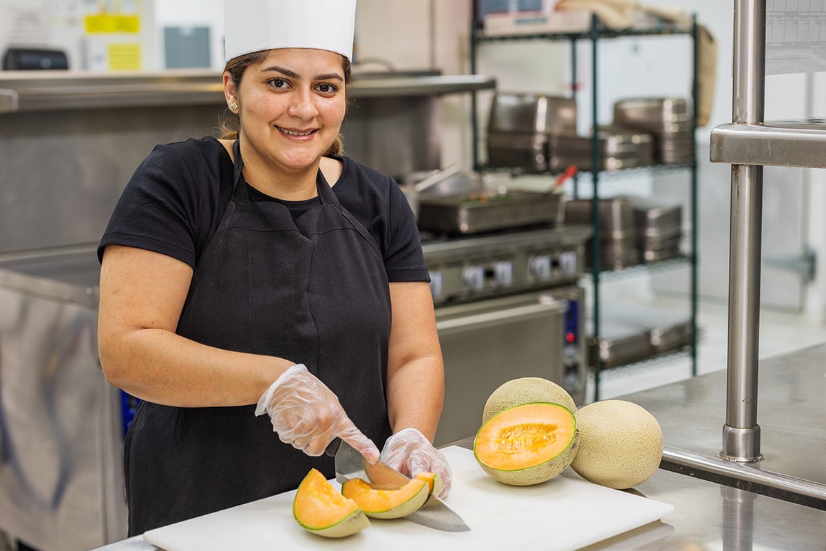 chef slicing cantalope